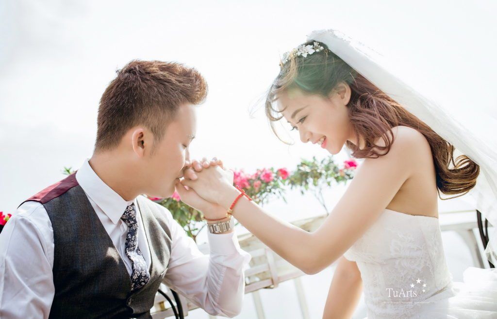 Tạo dáng chụp ảnh cưới lãng mạn và mới lạ tại TuArts Nguyen 4