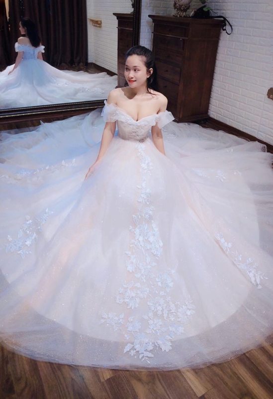 Váy cưới công chúa trễ vai tay dài  Khai Vinh