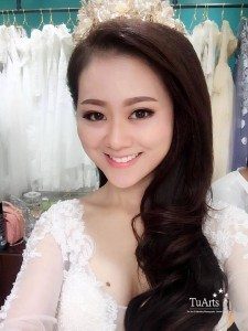 trang điểm cô dâu hiện đại, nhẹ nhàng 9