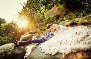 Cách kết hợp trang phục để có ảnh cưới ngoại cảnh đẹp?2