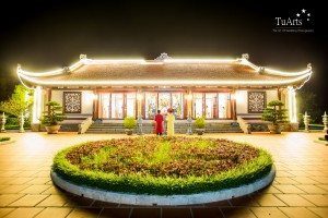 Bộ ảnh cưới độc đáo tại nghĩa trang 1