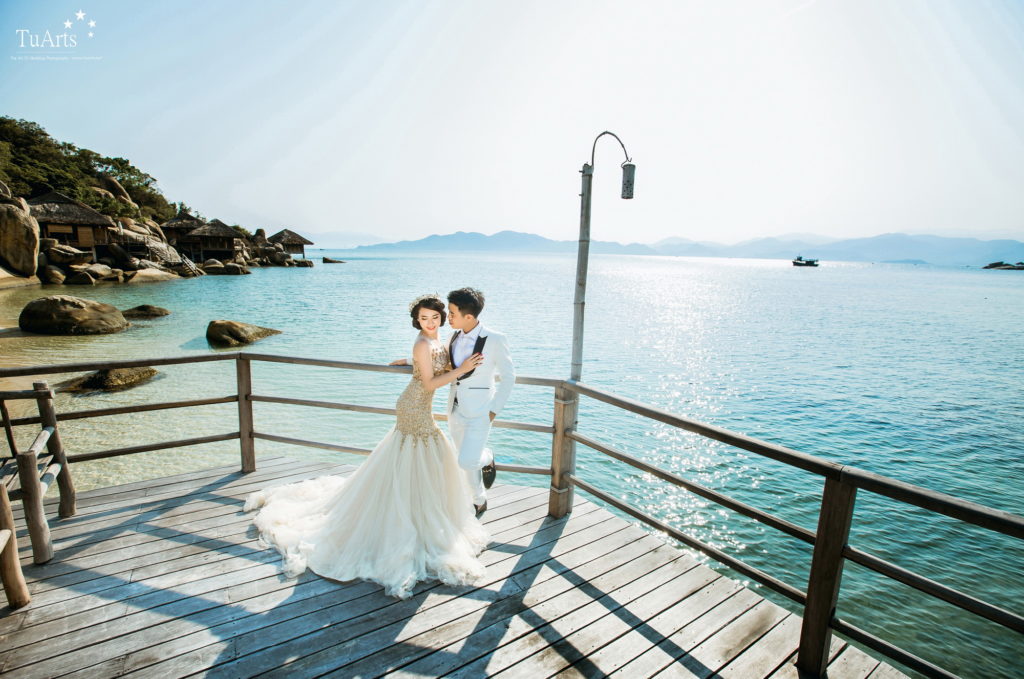 Nếu bạn đang tìm kiếm một địa điểm chụp ảnh cưới sang trọng, mộc mạc, lãng mạn thì đừng bỏ qua Nha Trang. Với những cảnh đẹp tự nhiên và kiến trúc hoành tráng, Nha Trang là một lựa chọn tuyệt vời cho buổi chụp ảnh cưới của bạn.