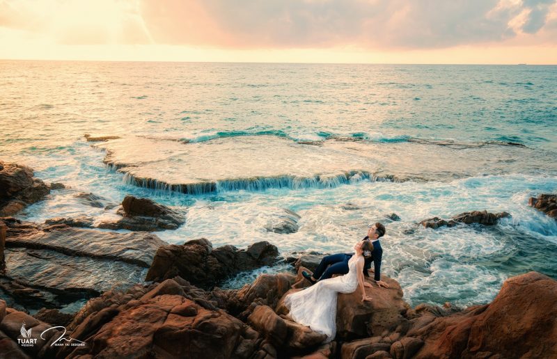 chụp ảnh cưới ở biển