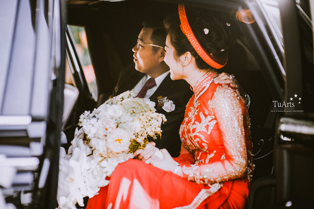 Đám cưới tiền tỷ rước dâu bằng máy bay của cô gái Nam Định