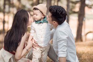 chụp ảnh gia đình kỷ niệm ngày cưới