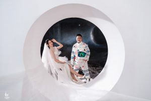 Ca sĩ “Vợ tuyệt vời nhất” Vũ Duy Khánh và Hotgirl Phương Anh tung bộ ảnh cưới concept Phi Hành Gia cực chất khiến Fan rần rần