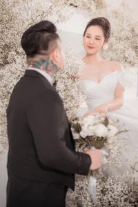 Ca sĩ “Vợ tuyệt vời nhất” Vũ Duy Khánh và Hotgirl Phương Anh tung bộ ảnh cưới concept Phi Hành Gia cực chất khiến Fan rần rần