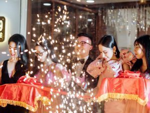 Nữ hoàng giải trí Angela Phương Trinh dự sự kiện khai trường TuArt
