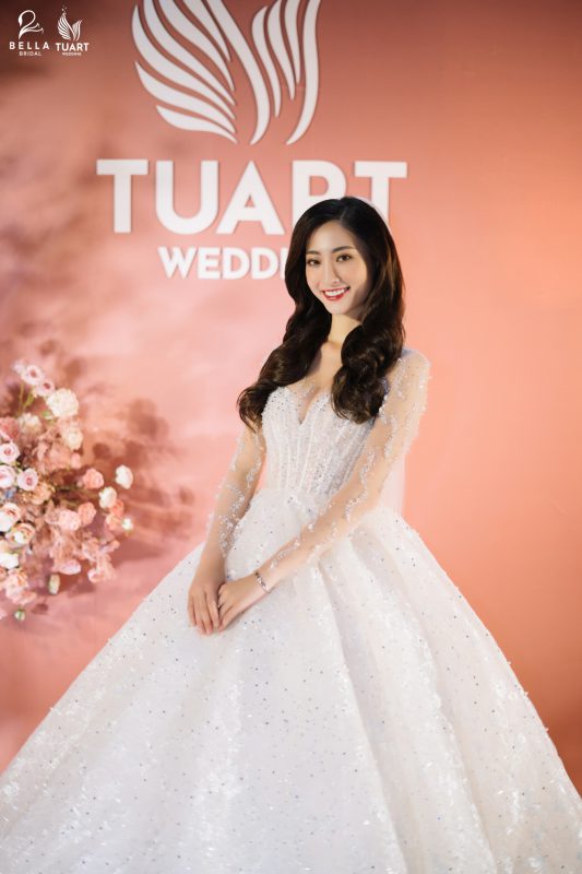 Hoa hậu Lương Thùy Linh hóa nàng dâu yêu kiều dưới ống kính của TuArt Wedding