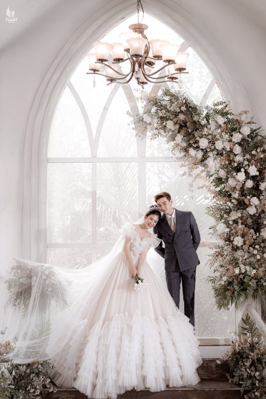 Hãy tưởng tượng điều tuyệt vời nhất cho ngày cưới của bạn và để studio chụp ảnh cưới lưu giữ khoảnh khắc tuyệt đẹp đó. Tại đây, chúng tôi cam kết sẽ tạo ra những bức ảnh đẹp nhất, đầy ý nghĩa và sáng tạo cho ngày cưới của bạn.