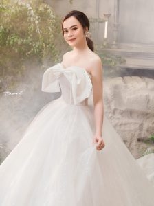 Trọn bộ ảnh cưới kỷ niệm 23 năm bên nhau của vợ chồng MC Hồng Phúc