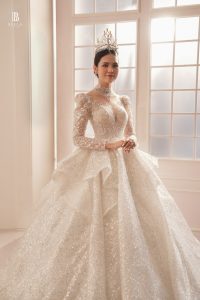 Hoa Hậu Du Lịch Lương Kỳ Duyên Hoá nàng dâu rạng ngời trong BST của Bella Haute Couture
