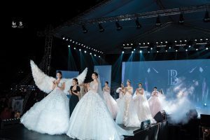 Dàn sao quy tụ trong show diễn của TuArt tại phố đi bộ Hoàn Kiếm