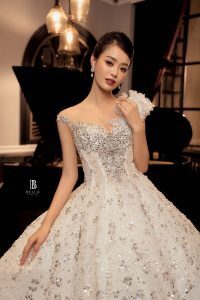 Vedette - Á Hậu - Miss Grand Viet Nam Bùi Khánh Linh toả sáng với đôi cánh thiên thần trong BST "La Vie Est Belle"
