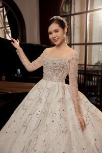 Đương Kim Hoa Hậu Du Lịch Việt Nam - Lương Kỳ Duyên lộng lẫy với mẫu váy Twinkle Star trong show diễn "La Vie Est Belle"