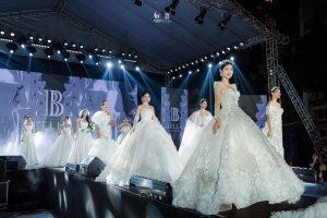 Dàn sao quy tụ trong show diễn của TuArt tại phố đi bộ Hoàn Kiếm