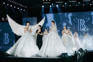 Show diễn với sự góp mặt của Top 5 Miss Tourism Viet Nam – Đinh Ngọc Thư, Người đẹp áo dài Hoa Khôi Thủ Đô – Vũ Như Quỳnh, Top 5 Miss World Viet Nam – Thoa Thương, Người đẹp bản linh Miss World Viet Nam – Thanh Thảo,…..đã diễn ra vô cùng thành công và ghi dấu ấn với hàng nghìn khán giả tại sân khấu phố đi bộ Hồ Hoàn Kiếm.