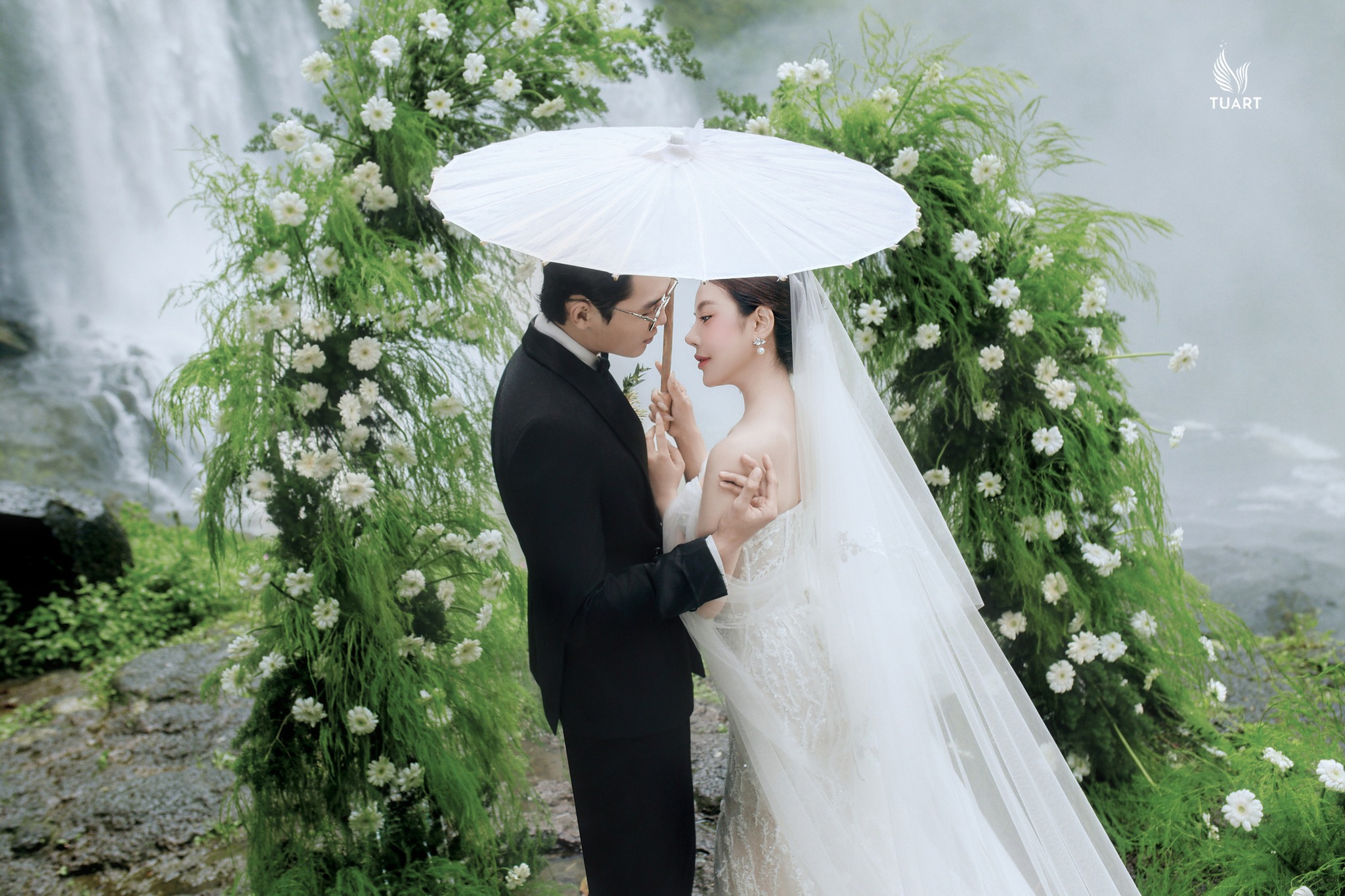 Album ảnh cưới đẹp Hùng Vỹ tại thác Damry Đà Lạt