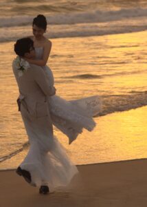 Phong Cách Ảnh Cưới Elopement Beach – Khi Tình Yêu Được Kể Bằng Biển, Gió Và Cảm Xúc