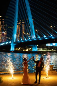Phong Cách Ảnh Cưới Cinematic Urban Luxury – Xu Hướng Dẫn Đầu 2026
