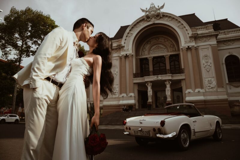 ẢNH CƯỚI XE CỔ TẠI SÀI GÒN